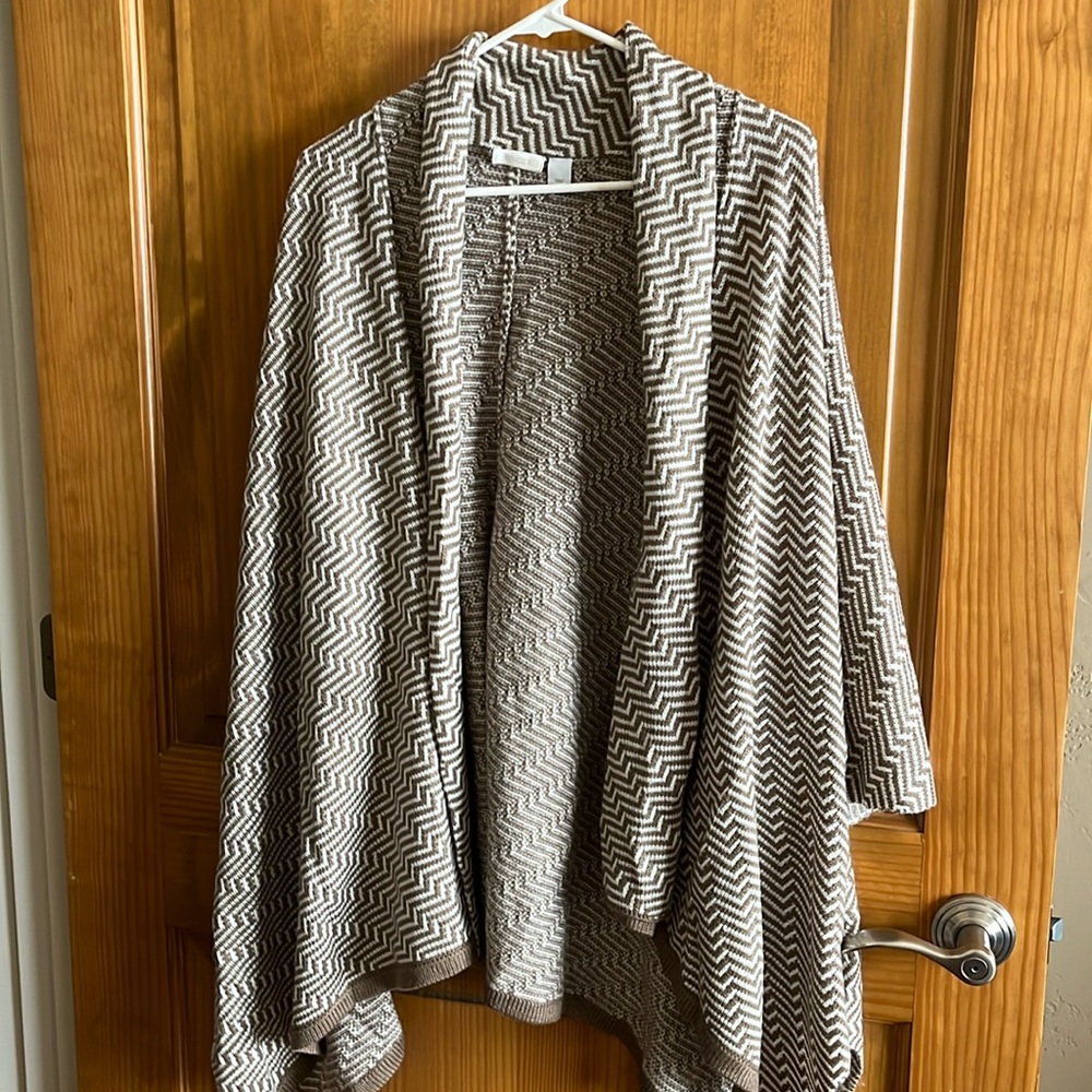 Chico women’s Brown and white cape